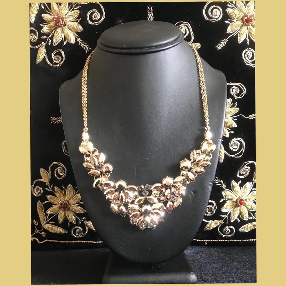 Gold toned necklace